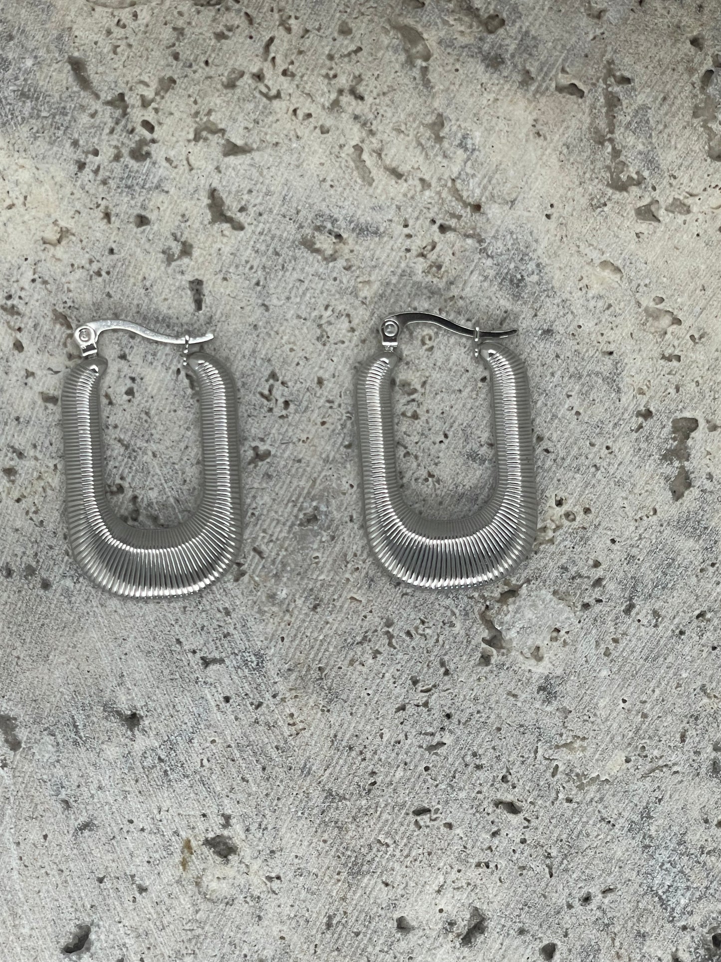 Ribbed Rectangle Hoops